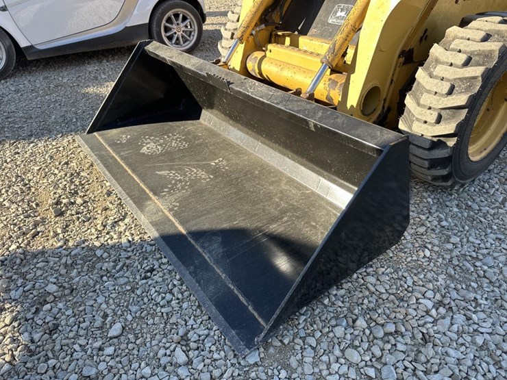 john-deere-240-image-9