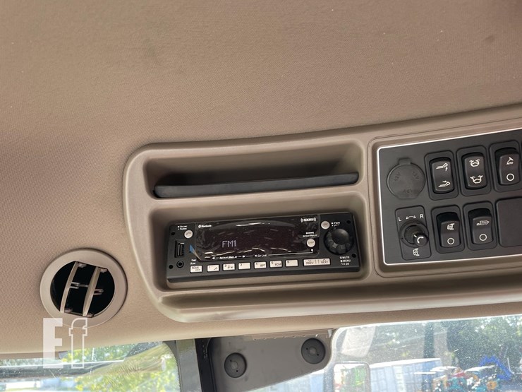 2024-case-ih-8250-image-53