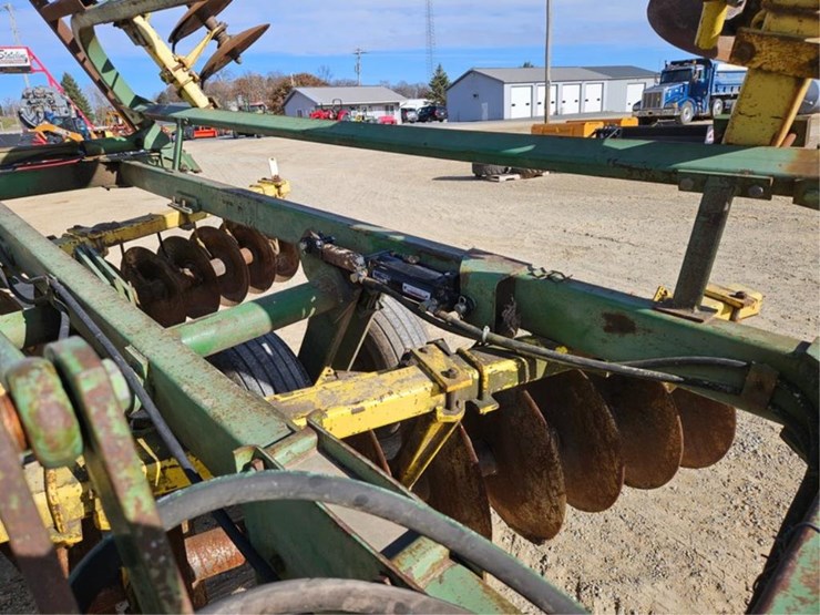 john-deere-230-image-16