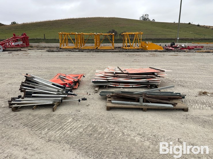 road/construction-barricades,-signage-&-stands-image-6