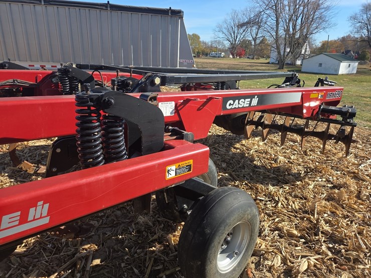 case-ih-690-image-11