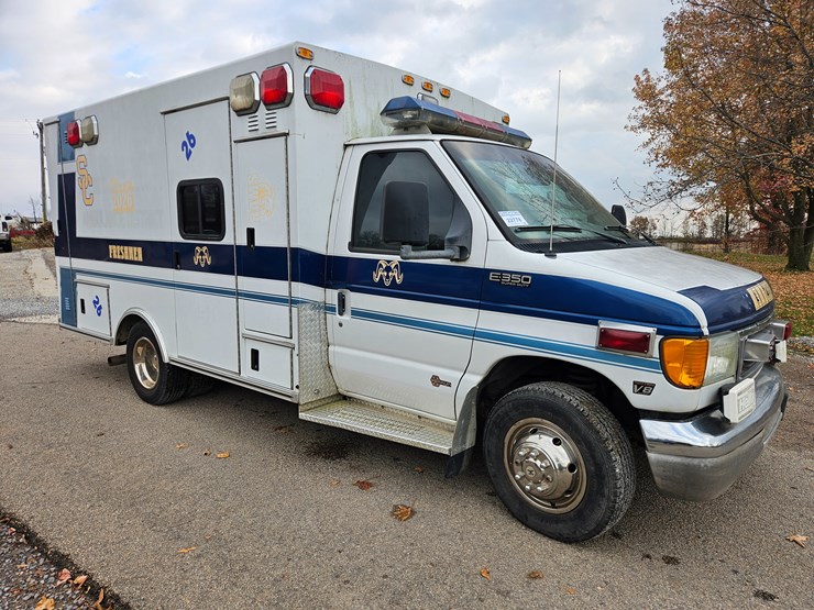 #22778-•-2003-ford-econoline-van-ambulance-image-20