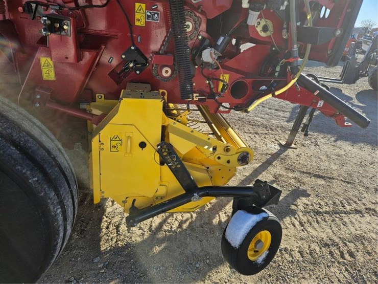 new-holland-roll-belt-560-image-26