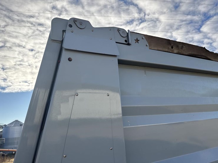 #1463-•-2007-mack-quad-axle-dump-truck-image-24