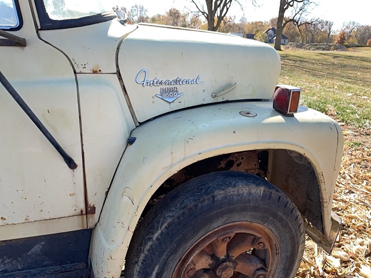 ih-load-star-1600-single-axle-grain-truck-image-23