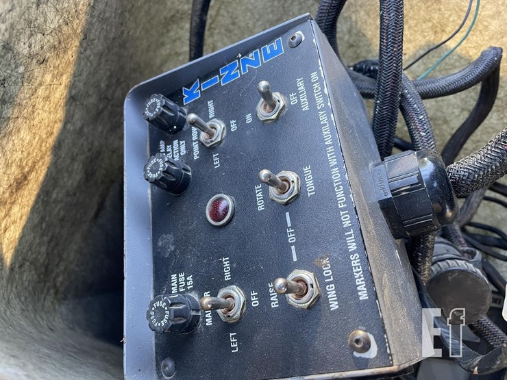 1997-kinze-2600-image-11