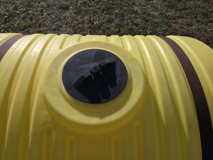 300-gallon-poly-tank-on-frame-image-7