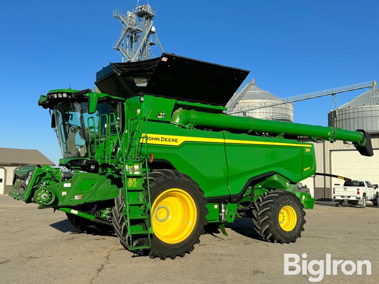 2022-john-deere-x9-1000-image-1