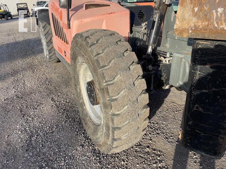 2011-jlg-g10-55a-image-26