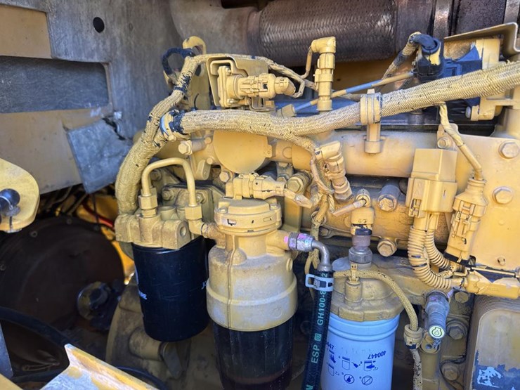 2016-deere-624k-image-38