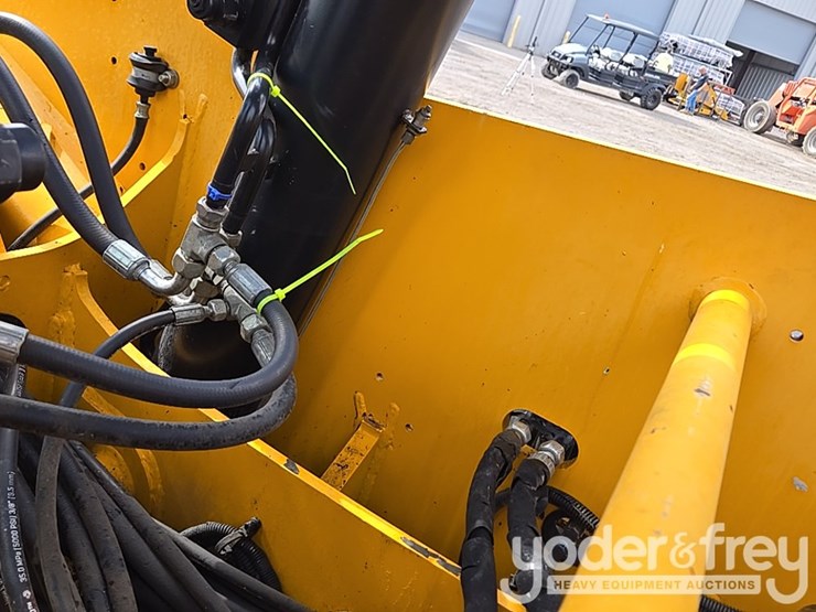 2017-jcb-510-56-image-61