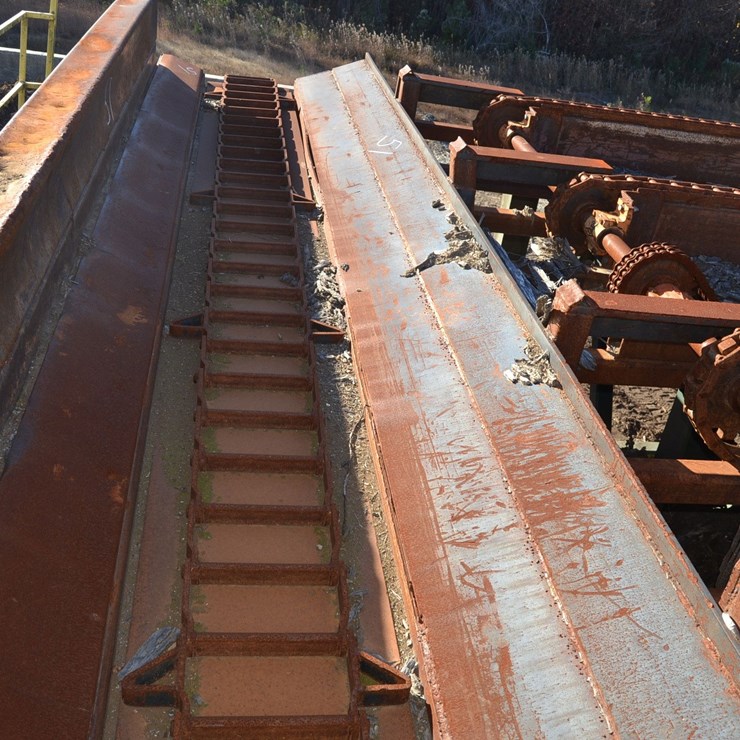 23' HEAVY DUTY ENDWISE LOG TROUGH W/ LADDER BACK CHAIN W/ 10HP HEAVY DUTY DRIVE W/ STEEL SUPPORT TO THE GROUND