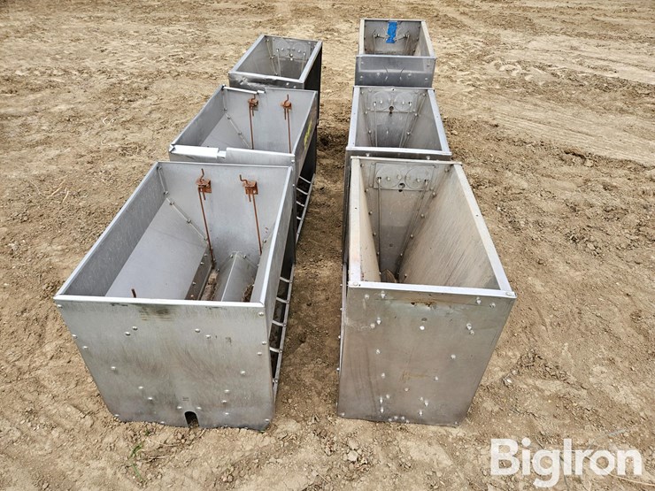 big-husky-&-hog-slat-stainless-steel-nursery-feeders-image-6