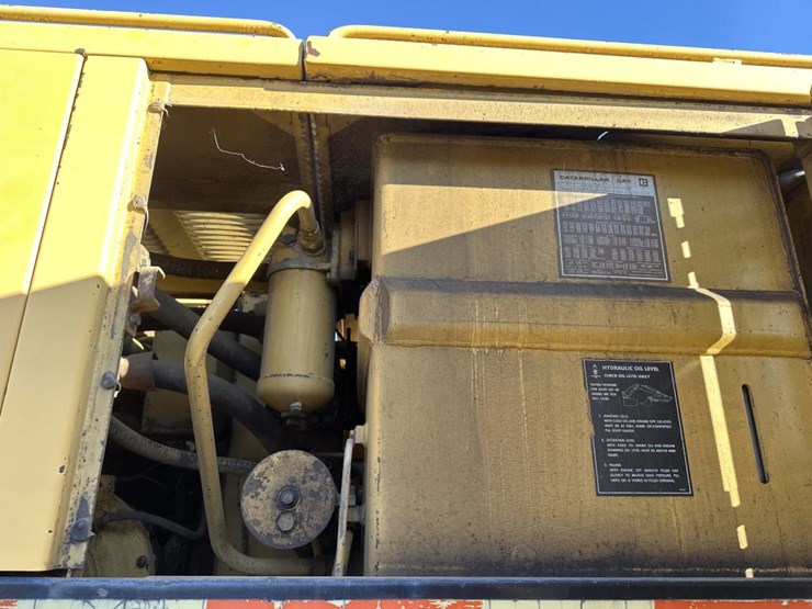 caterpillar-235-image-36