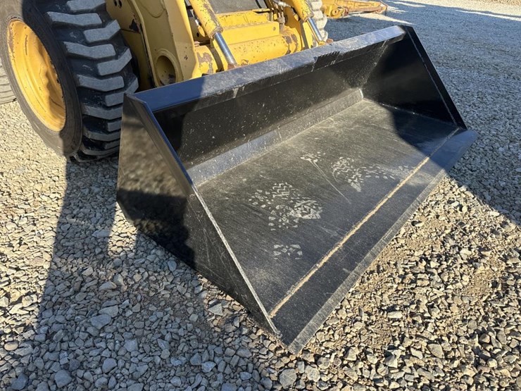 john-deere-240-image-15