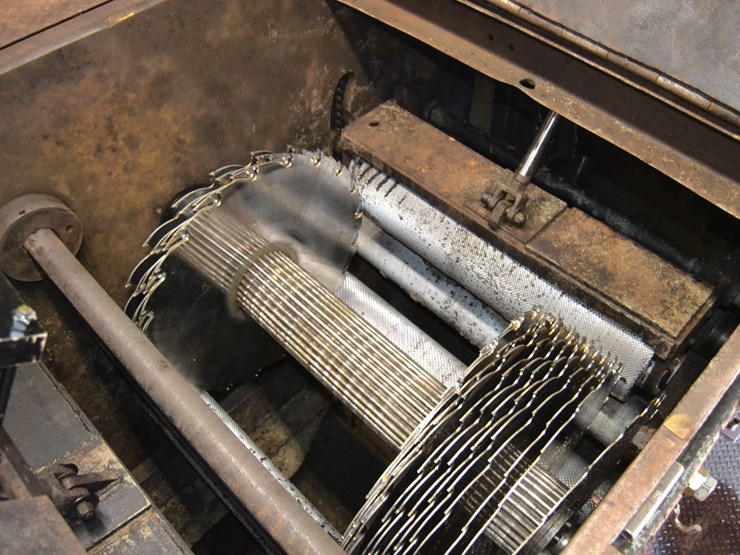 ligna-10"x36"-top-arbor-gang-saw-w/-quick-change-door-w/-chrome-press-rolls-w/-14'-hands-off-infeed-w/-positions-system-w/-cant-turner-w/-2-line-lazer-lites-w/-controls-image-4