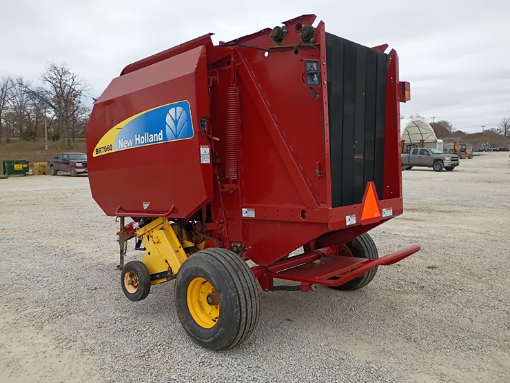 2014-new-holland-br7060-image-3