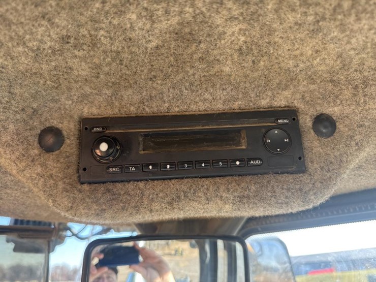 2016-deere-624k-image-54