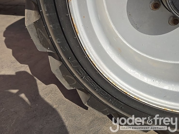 2015-jlg-600aj-image-48