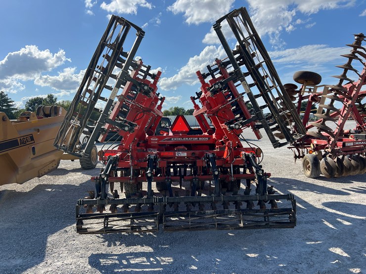 #206689-•-kuhn-8005-excellerator-image-11