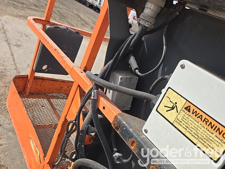 2015-jlg-600aj-image-65