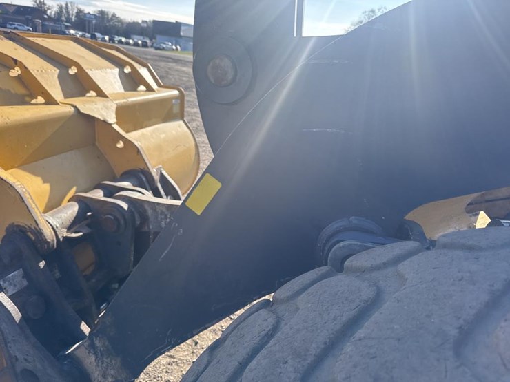 2016-deere-624k-image-13