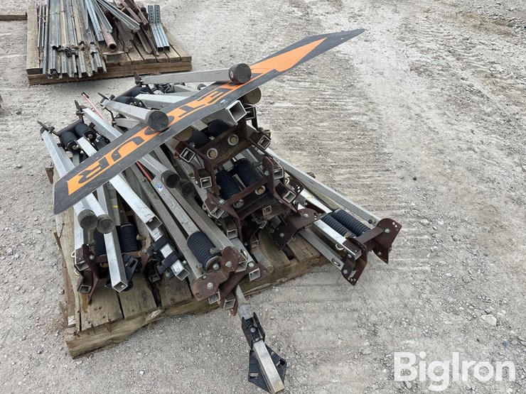 road/construction-barricades,-signage-&-stands-image-16