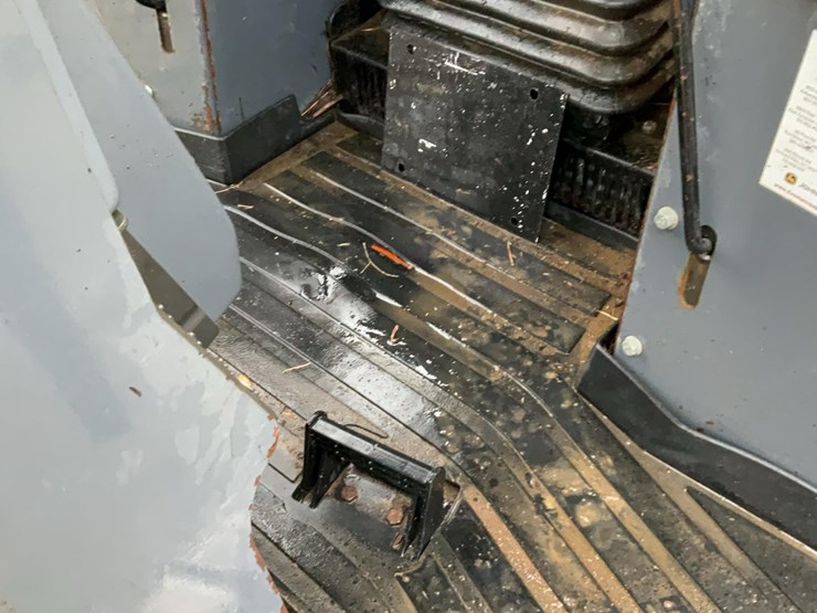 2016-deere-550k-lgp-image-15