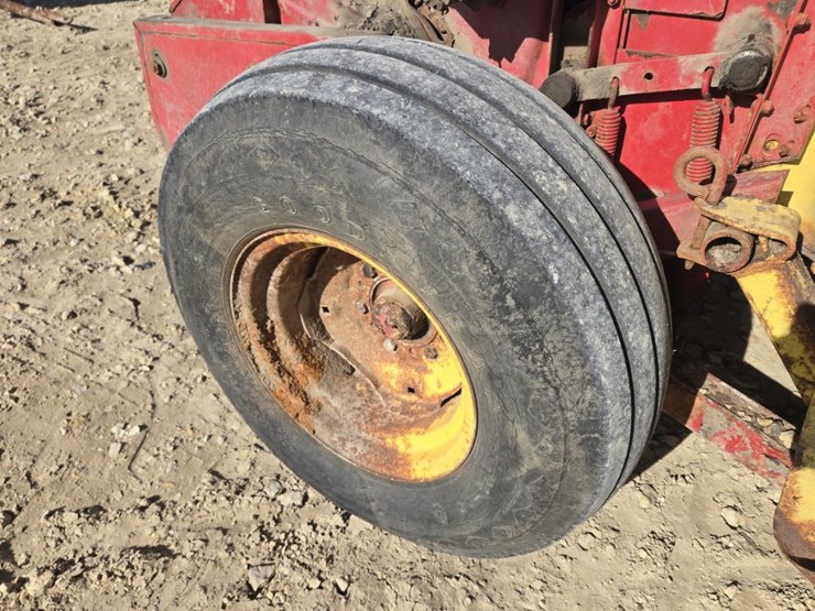 new-holland-770-image-5