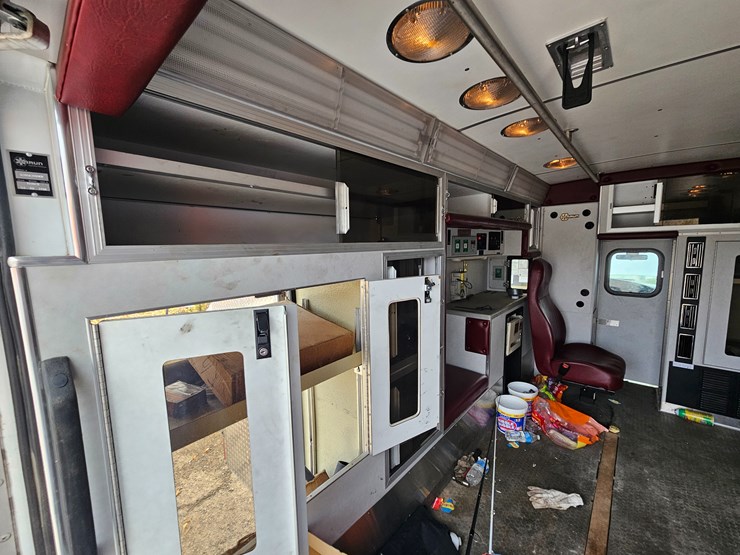 #22778-•-2003-ford-econoline-van-ambulance-image-51