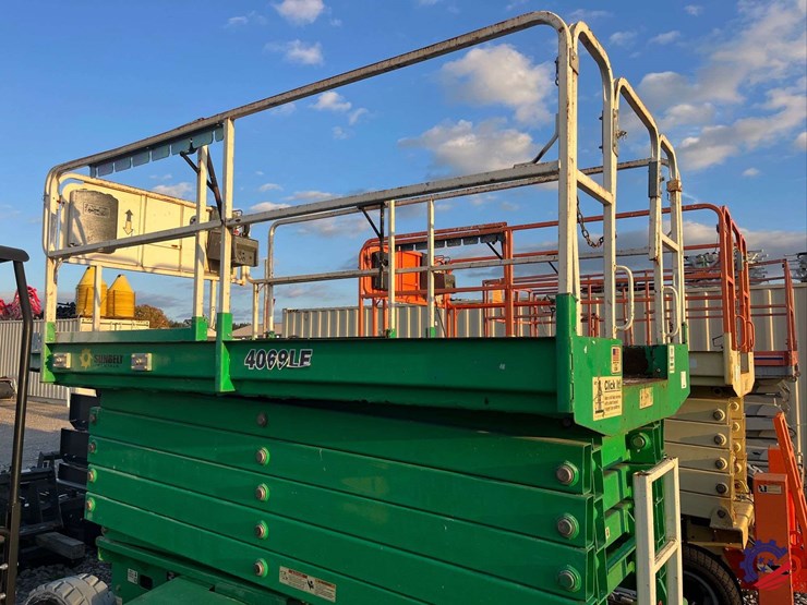 2015-jlg-4069le-image-30