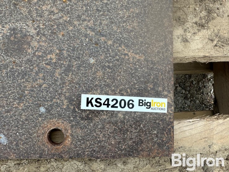 pickup-gooseneck-trailer-hitch-insert-image-16