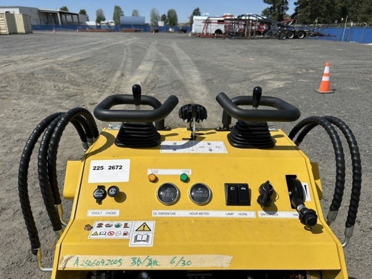 2025-starvox-sv-480-mini-compact-track-loader-image-17