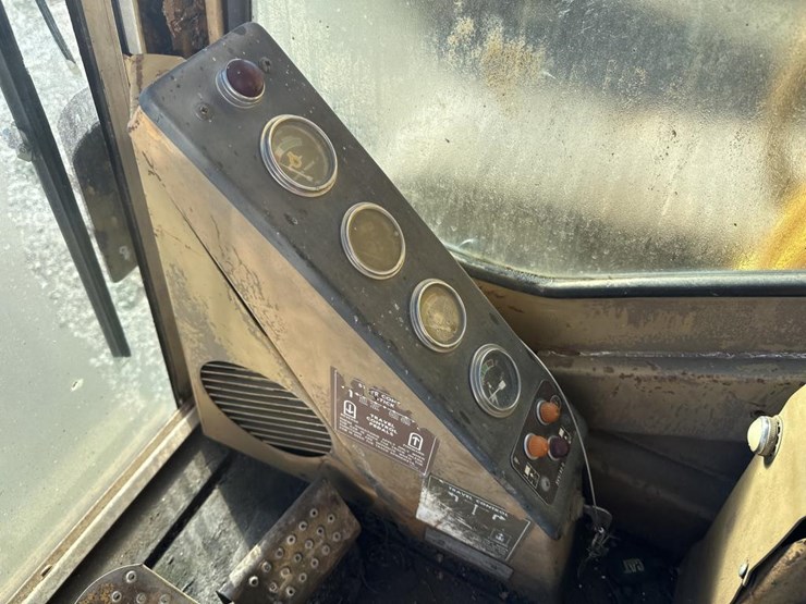 caterpillar-235-image-47