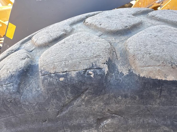 2016-deere-624k-image-59