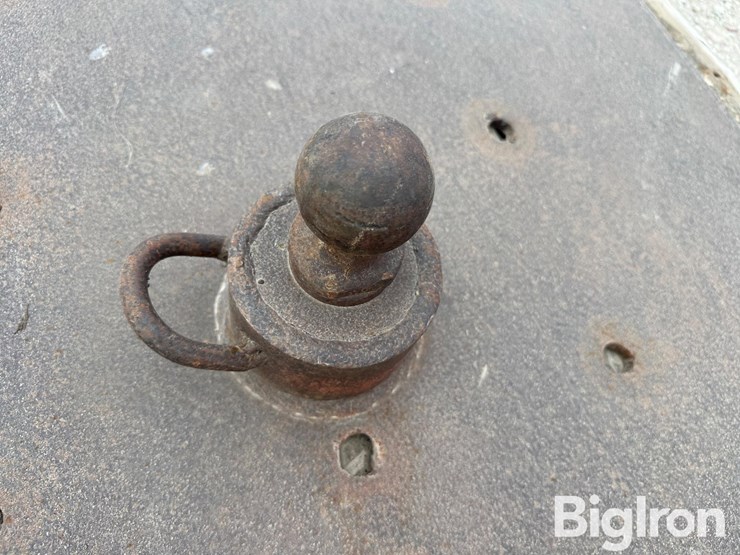 pickup-gooseneck-trailer-hitch-insert-image-10