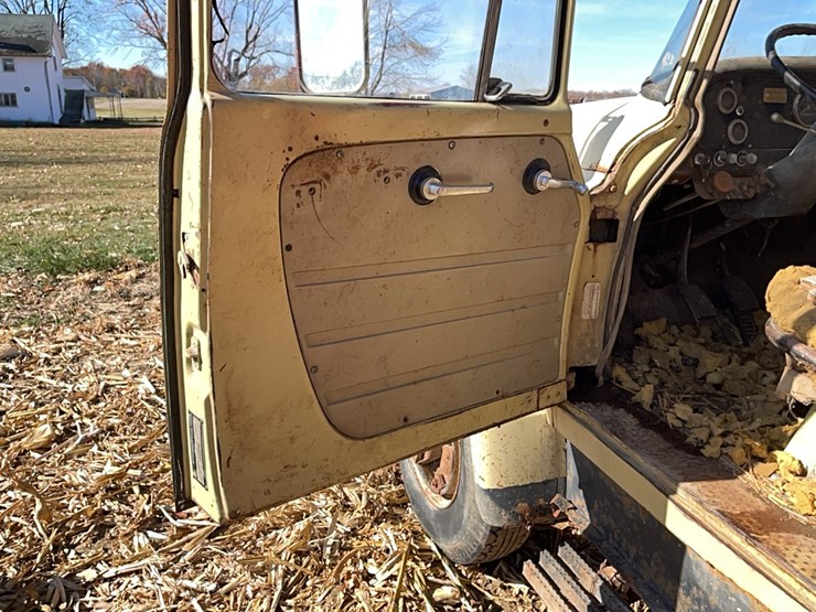 ih-load-star-1600-single-axle-grain-truck-image-32