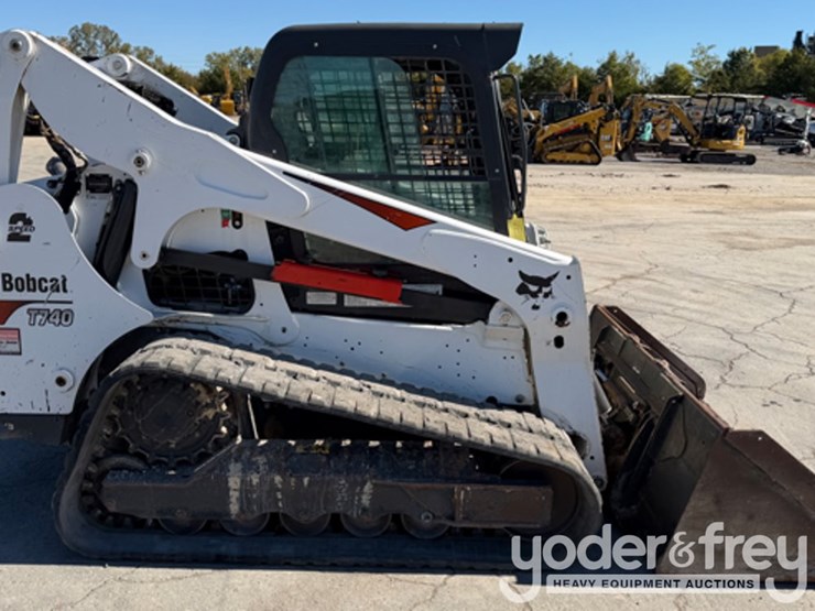 2019-bobcat-t740-image-1