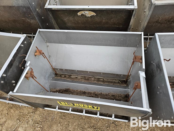 big-husky-&-hog-slat-stainless-steel-nursery-feeders-image-9