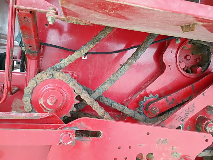 2014-new-holland-br7060-image-33