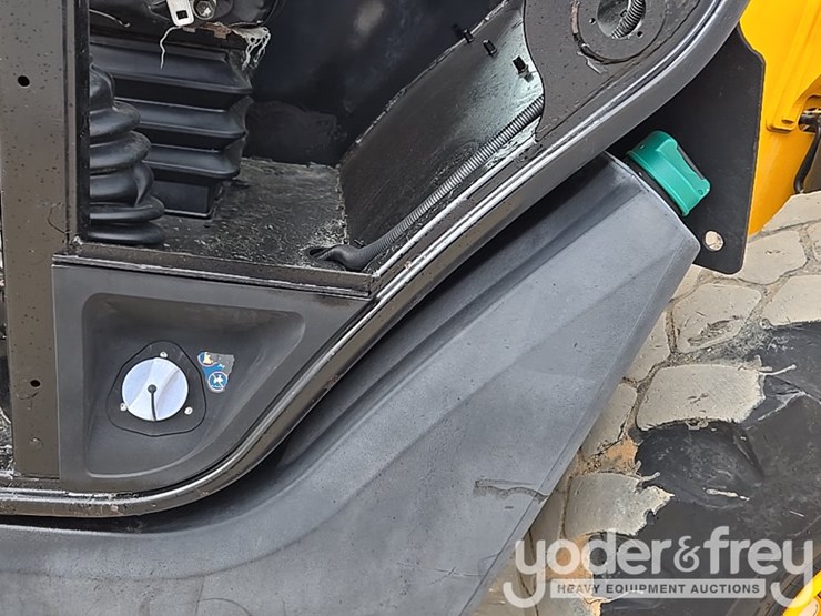 2017-jcb-510-56-image-116