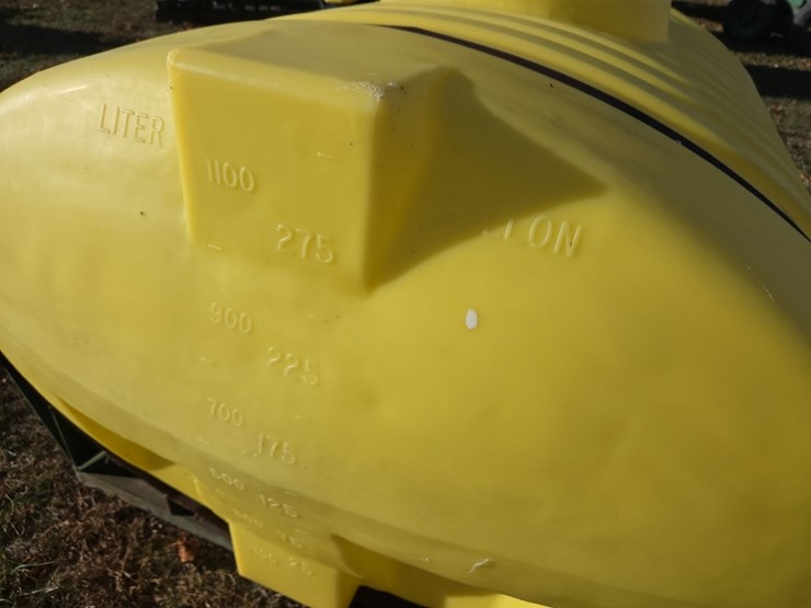 300-gallon-poly-tank-on-frame-image-6