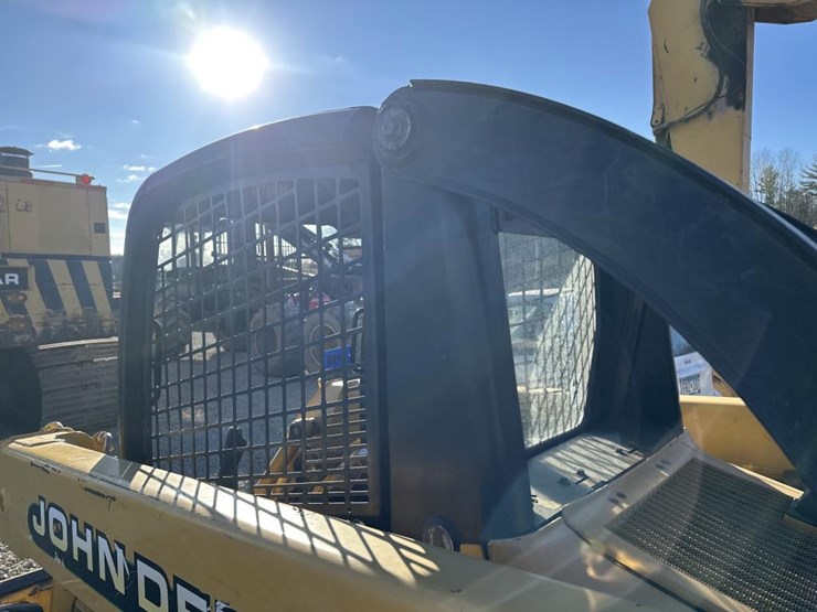 john-deere-240-image-22