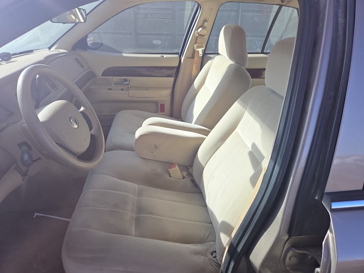 2006-mercury-grand-marquis-gs-car-image-14