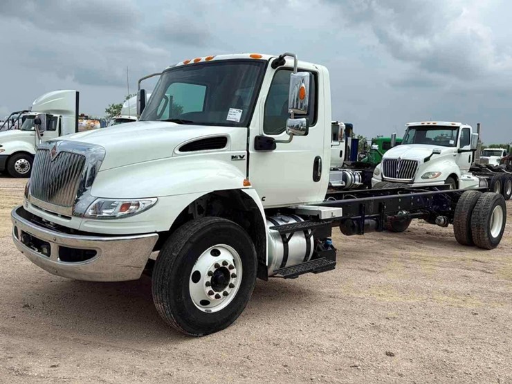 2020-international-mv607-image-1