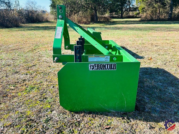 2016-john-deere-1025r-image-104