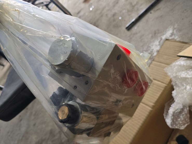 #22396-•-semi/dump-truck-parts-image-8