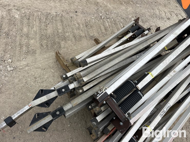 road/construction-barricades,-signage-&-stands-image-10