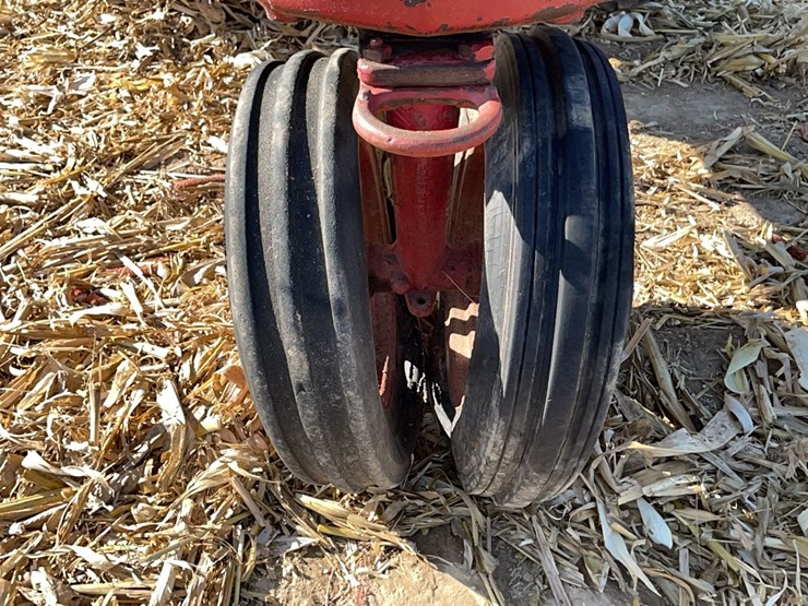 ih-farmall-h-tractor-image-6