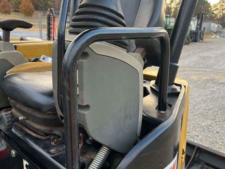 caterpillar-303-image-13